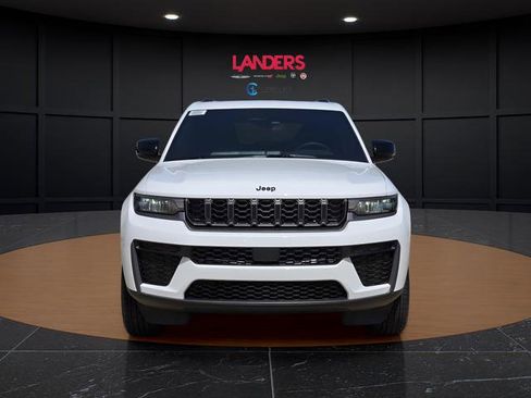 New 2026 Jeep Grand Cherokee Altitude AWD/4WD image 4