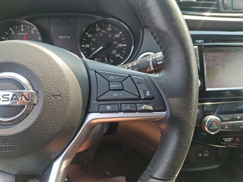 Used 2018 Nissan Rogue SV w/ Premium Package AWD/4WD image 22