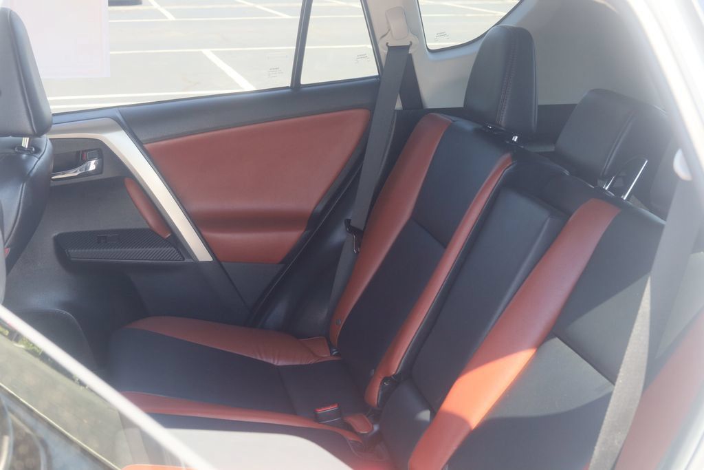 Used 2015 Toyota RAV4 Limited AWD/4WD image 31
