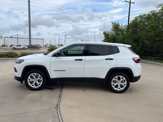Used 2024 Jeep Compass Sport AWD/4WD image 2