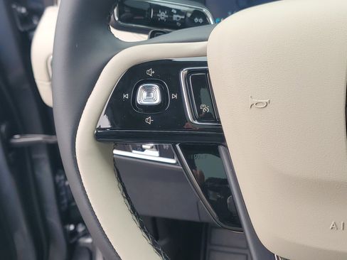 New 2026 Lincoln Corsair Premiere image 17