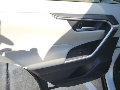 Certified 2025 Toyota RAV4 XLE w/ Convenience Package FWD image 13