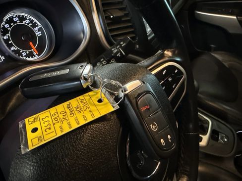 Used 2018 Jeep Cherokee Latitude Plus w/ Cold Weather Group image 61