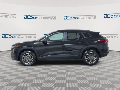 Used 2025 Chevrolet Trax LT FWD image 5