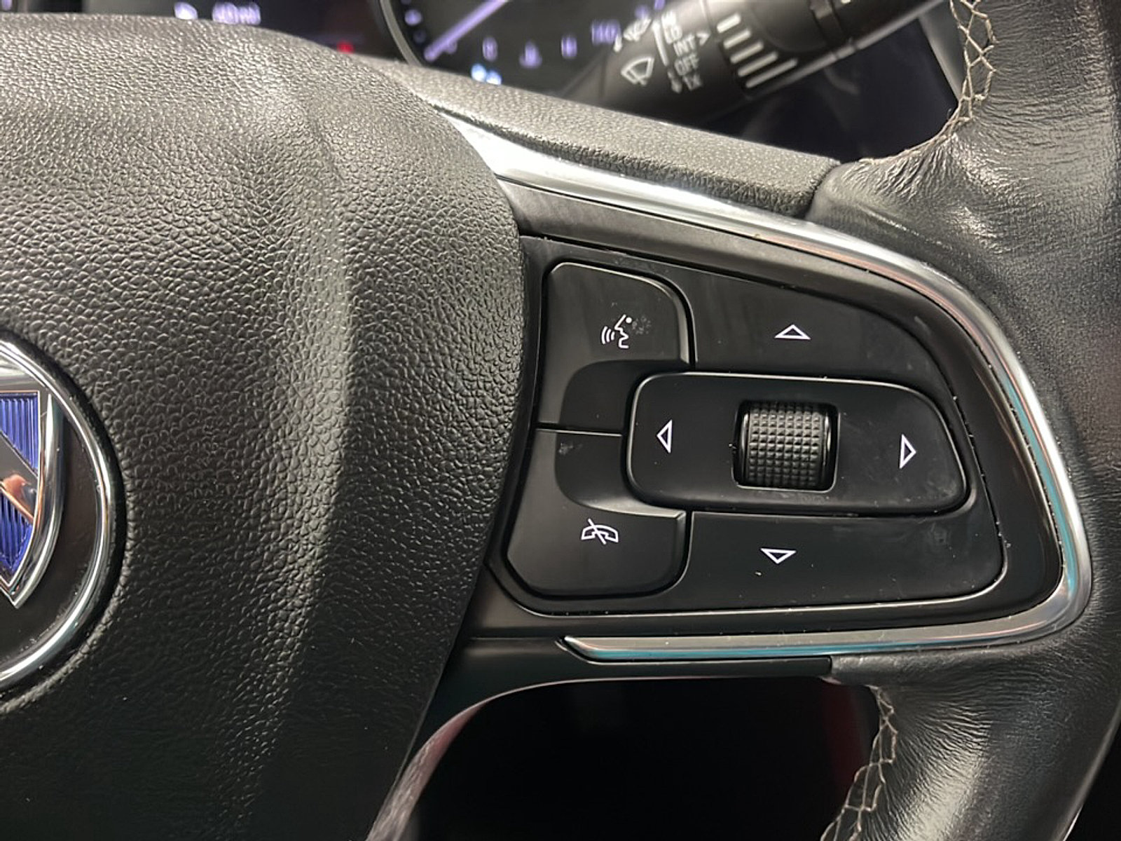 Used 2023 Buick Encore GX Select w/ Safety Package II AWD/4WD image 7