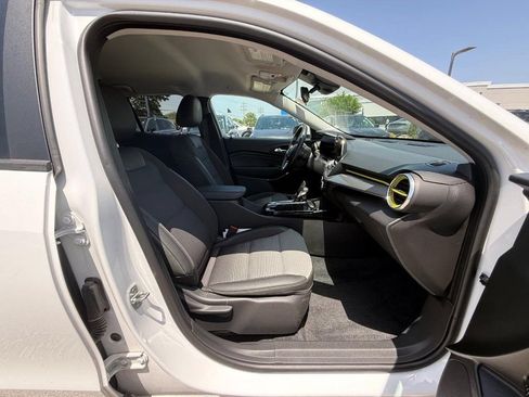 Used 2024 Chevrolet Trax LT w/ LT Convenience Package FWD image 10