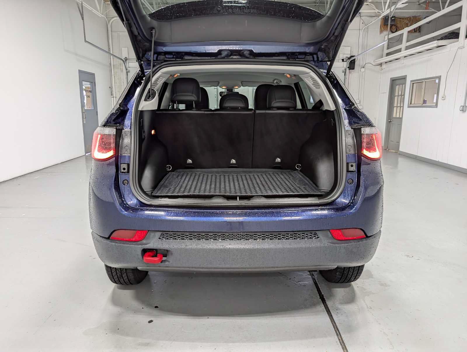 Used 2019 Jeep Compass Trailhawk w/ Cold Weather Group AWD/4WD image 40