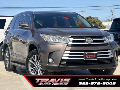 Used 2019 Toyota Highlander XLE image 1