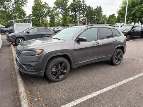 Used 2019 Jeep Cherokee Latitude Plus AWD/4WD image 2