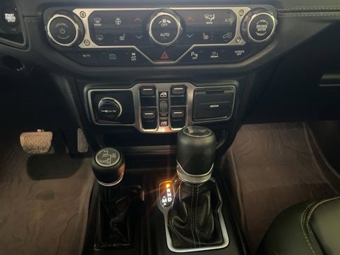 Used 2024 Jeep Wrangler High Altitude image 31