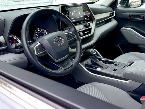 Used 2022 Toyota Highlander LE image 13