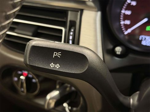 Used 2025 Porsche Macan image 22