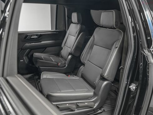 Used 2025 Chevrolet Suburban Premier image 28