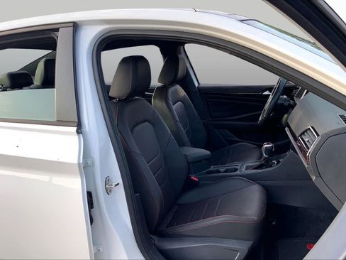 Used 2024 Volkswagen Jetta GLI Autobahn FWD image 9