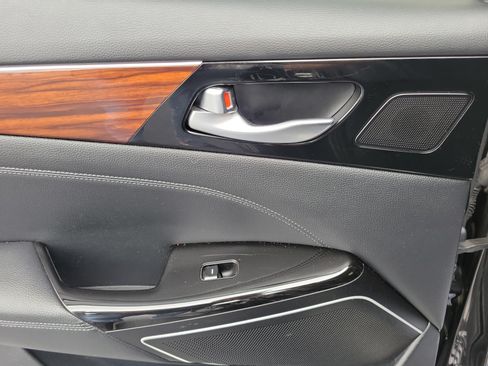 Used 2019 Kia Cadenza Premium FWD image 12