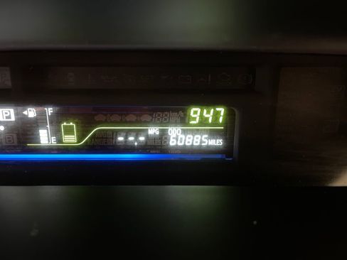 Used 2012 Toyota Prius V Five image 19