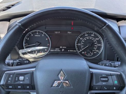 Used 2024 Mitsubishi Outlander SE image 28