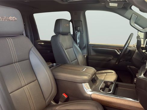 Used 2024 Chevrolet Silverado 2500 High Country w/ High Country Premium Package AWD/4WD image 15