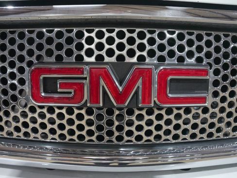 Used 2005 GMC Yukon XL Denali image 21