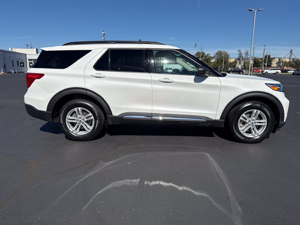 Used 2023 Ford Explorer XLT w/ Equipment Group 202A AWD/4WD image 8