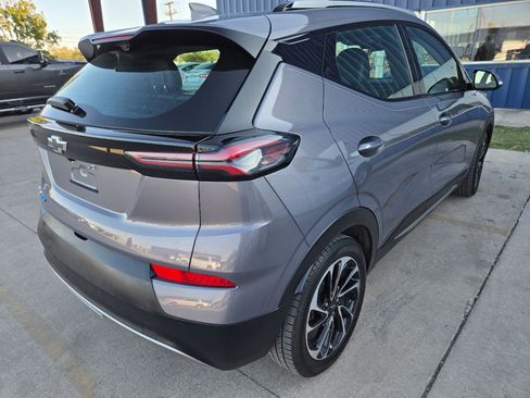 Used 2022 Chevrolet Bolt EUV Premier image 2