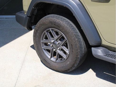Used 2025 Jeep Wrangler Unlimited Sport AWD/4WD image 10