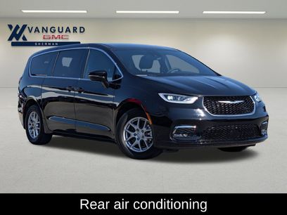 Used 2026 Chrysler Pacifica Select