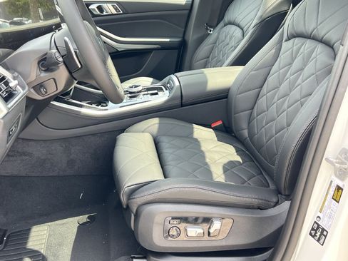 Used 2025 BMW X5 xDrive40i w/ Executive Package AWD/4WD image 18