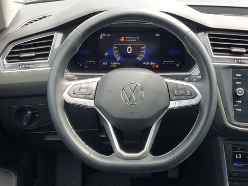 Used 2023 Volkswagen Tiguan SE w/ Panoramic Sunroof Package AWD/4WD image 28