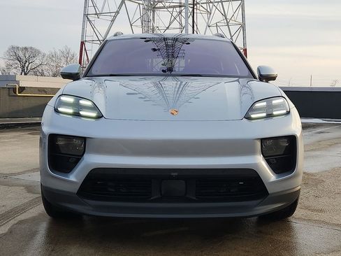 New 2026 Porsche Macan 4 Electric image 9