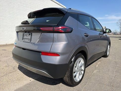 Used 2023 Chevrolet Bolt EUV LT image 2