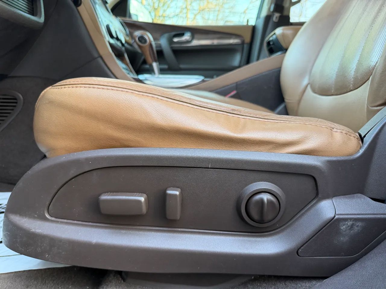 Used 2016 Buick Enclave Leather AWD/4WD image 21