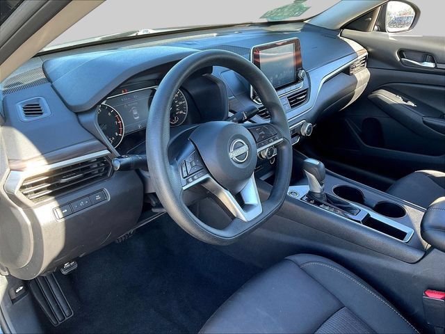 Used 2025 Nissan Altima 2.5 SV FWD image 18
