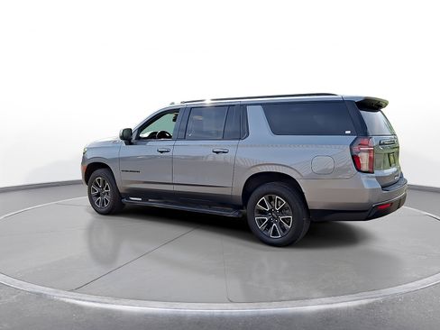 Used 2022 Chevrolet Suburban Z71 w/ Luxury Package AWD/4WD image 6