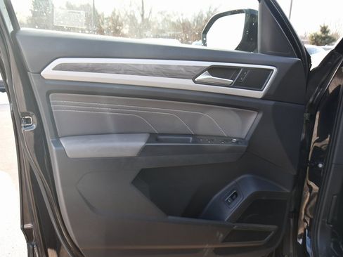 Used 2022 Volkswagen Atlas Cross Sport SE image 22