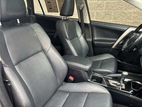 Used 2018 Toyota RAV4 Limited image 13