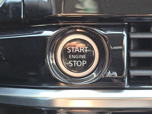 Used 2023 Nissan Pathfinder SL w/ Black Appearance Package image 25