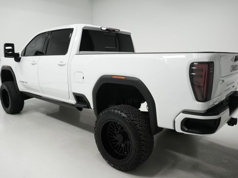 Used 2024 GMC Sierra 2500 AT4 w/ Technology Package image 4