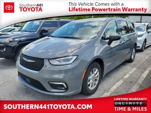 Used 2023 Chrysler Pacifica Touring-L FWD image 1