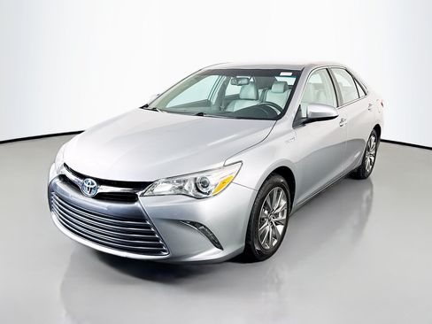 Used 2017 Toyota Camry XLE FWD image 4