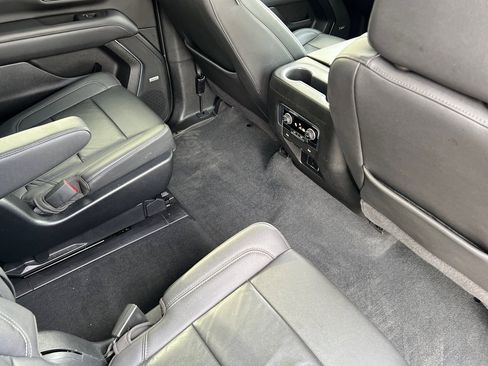 Used 2022 Chevrolet Suburban Z71 image 18