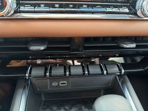 Used 2025 GMC Canyon AT4 w/ Technology Plus Package image 11