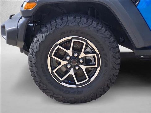 Used 2025 Jeep Wrangler Sport AWD/4WD image 20