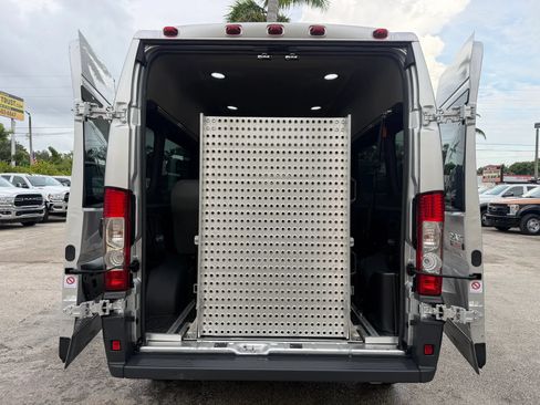 Used 2017 RAM ProMaster 2500 w/ Premium Appearance Group FWD image 3