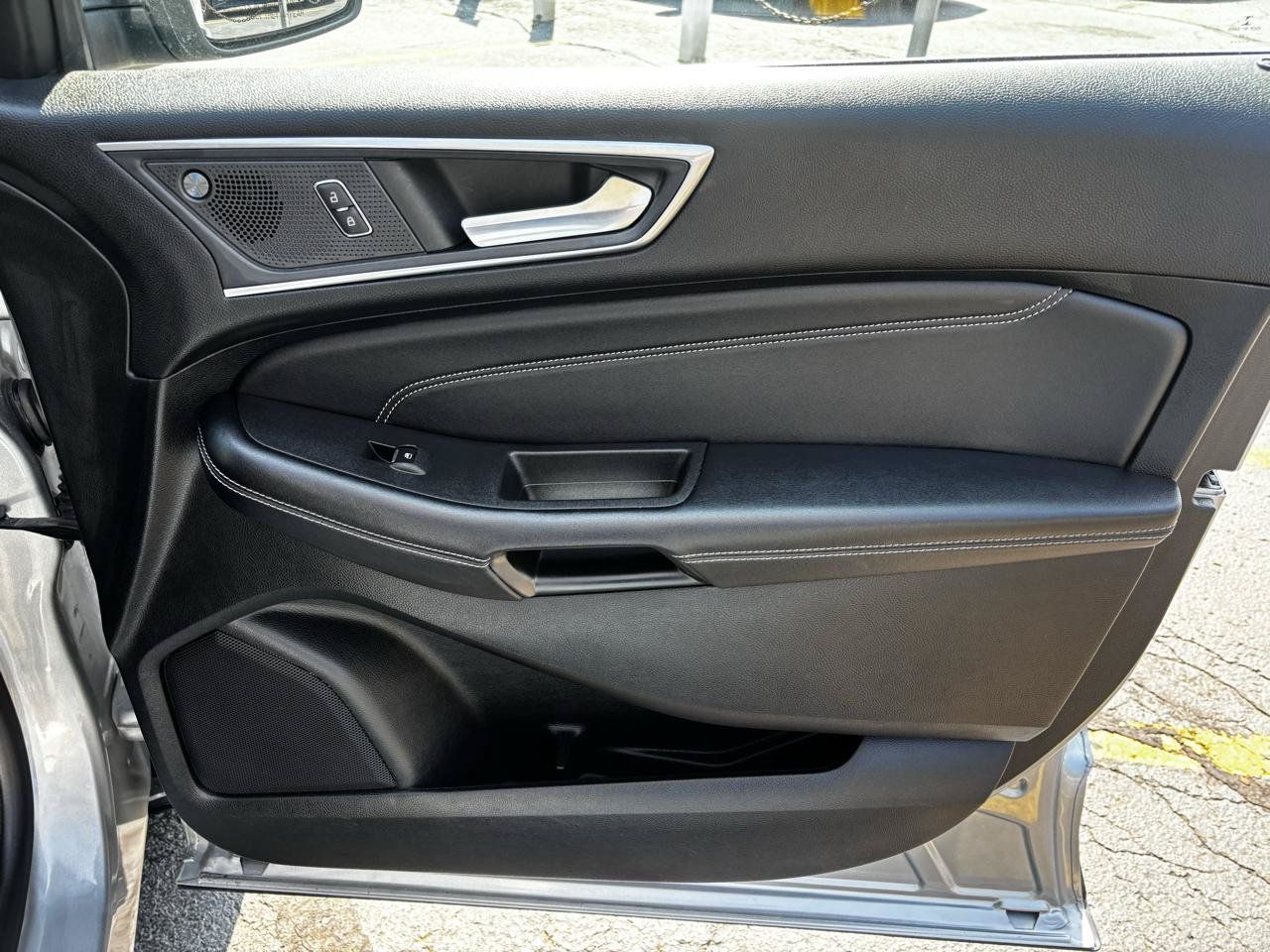 Used 2022 Ford Edge Titanium AWD/4WD image 25