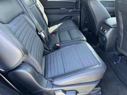 Used 2026 Ford Explorer ST-Line w/ Premium Package RWD image 9
