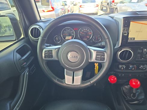 Used 2016 Jeep Wrangler Unlimited Rubicon AWD/4WD image 11