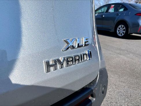 Used 2021 Toyota Sienna XLE image 10