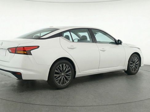 Used 2025 Nissan Altima 2.5 SV image 9