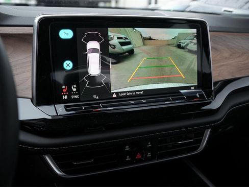 New 2026 Volkswagen Atlas SE image 16